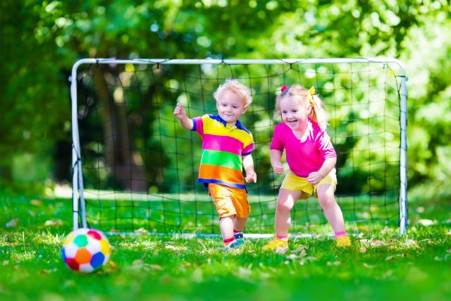 Enfant et sports d'équipe : conseils d'un physiothérapeute
