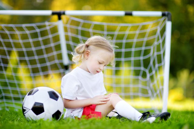 Enfant et sport: les bons réflexes en cas de blessure