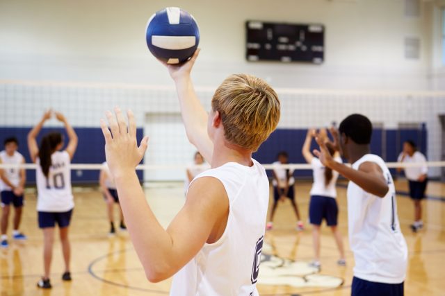 Volleyball et physiothérapie: comment réduire efficacement les risques de blessure