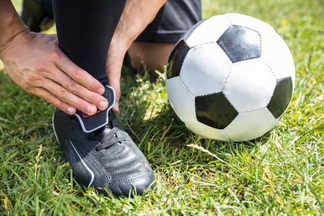 Soccer et entorse à la cheville: traiter et prévenir cette blessure